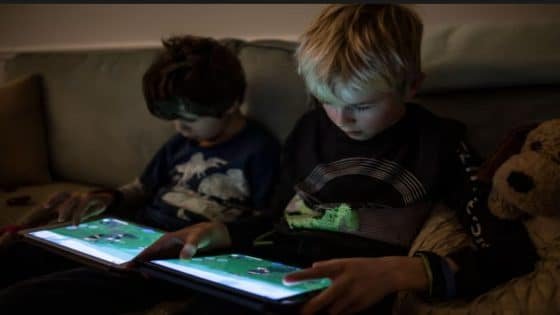 المخاطر التي يتعرض لها الأطفال أثناء لعب لعبة روبلكس ” Roblox “