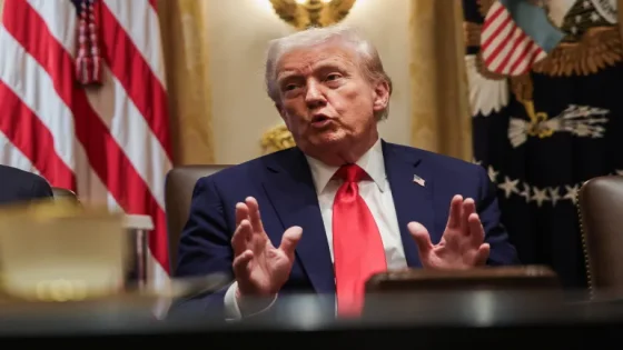 ترامب يعلن فرض رسوم 100% على الصين والنفط ينهار والذهب يواصل الارتفاع