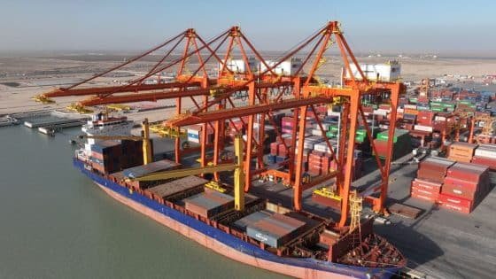 ضبط ست حاويات مخالفة لشروط وضوابط الاستيراد معده للتهريب في منفذ ميناء ام قصر الشمالي