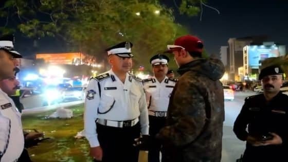 الفريق الدكتور عدي سمير الحساني مدير المرور العام يجري جولة ميدانية لمتابعة حركة السير والمرور ويلتقي بالمواطنين الكرام في العاصمة بغداد .