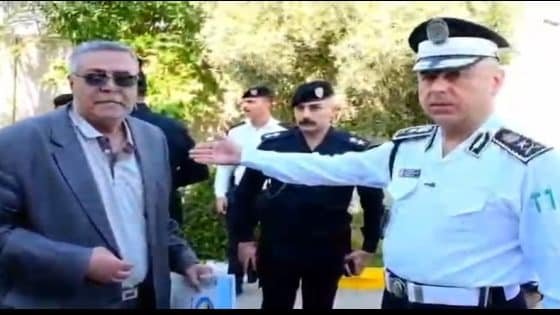 #بالفيديو: ومن محافظة بابل ، الفريق الدكتور عدي سمير الحساني مدير المرور العام يتفقد مواقع تسجيل المركبات واصدار اجازات السياقة التابع لمديرية مرور محافظة بابل ويشرف شخصياً من قبله على اكمال معاملات المواطنين ،