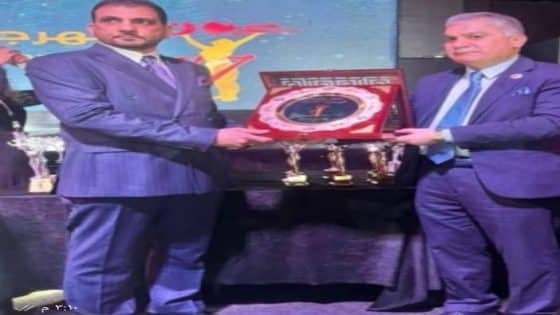 القيسي يتسلم جائزة مؤسسة عيون للابداع نيابة عن اللامي