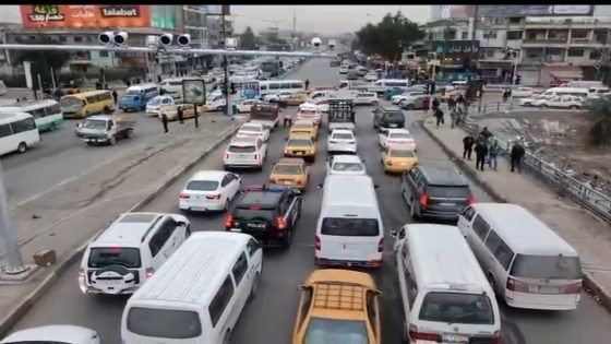 مدير المرور العام الفريق الدكتور عدي سمير الحساني وخلال جولة ميدانية شملت الاشراف على المرحله الثانية بنصب كاميرات المراقبة الالكترونية والتي سيتم تشغيلها في اغلب تقاطعات العاصمه بغداد