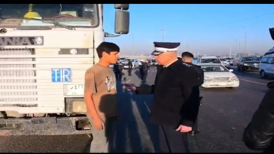 بالفيدبو المرور ترصد مخالفات مرورية على الخطوط السريعة .