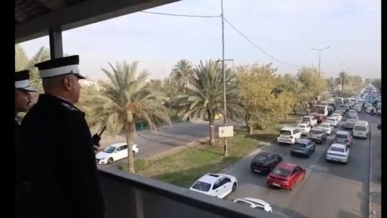 #بالفيديو حالات الوقوف الممنوع و الكثافات والعقد التي تسبب ازدحامات في حركة السير تم تشخصيها ومعالجتها خلال جولة مدير المرور العام والذي اشرف شخصيا من قبله على تنظيم انسيابية السير .