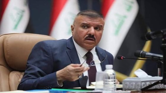 صمام أمان الدولة.. لماذا يتمسك العراقيون بـ “رجل الأزمات” عبد الأمير الشمري؟