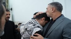 أجرى محافظ البصرة المهندس أسعد عبد الأمير العيداني زيارة إلى عائلات ضحايا حادث الباص الذي وقع على طريق ذي قار&nbsp; البصرة، يرافقه رئيس اللجنة الأمنية في مجلس محافظة البصرة الدكتور عقيل الفريجي.