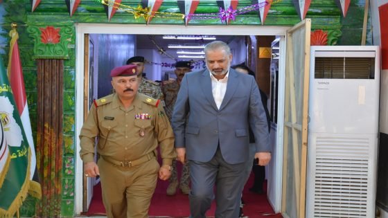الساعدي يناقش مستجدات الوضع الأمني وسبل فرض القانون في مقر قيادة عمليات ميسان