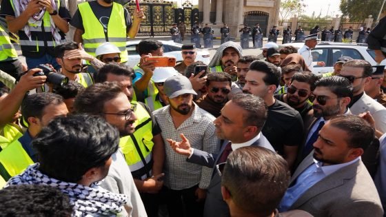 استنادًا إلى توجيهات محافظ البصرة المهندس أسعد العيداني، التقى نائب محافظ البصرة الإداري ماهر إبراهيم العامري، بالمتظاهرين من المهندسين والعلوميين وأصحاب الاختصاصات النفطية