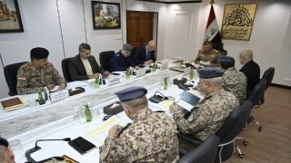 مدير مكتب القائد العام يترأس اجتماعاً لمتابعة تعزيز الاستعداد القتالي للقوات المسلحة